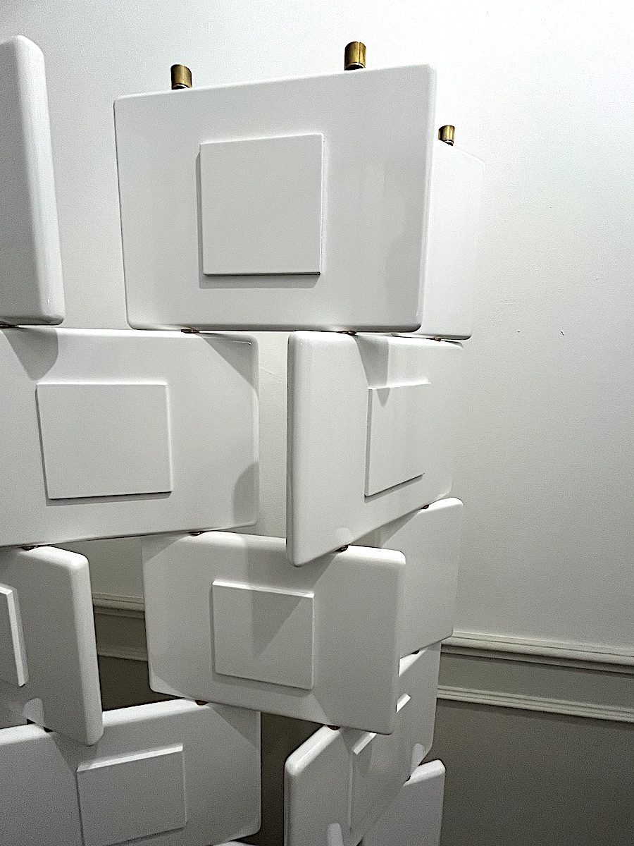 Detail of the "Brick Screen" folding screen, designed by Eileen Gray.