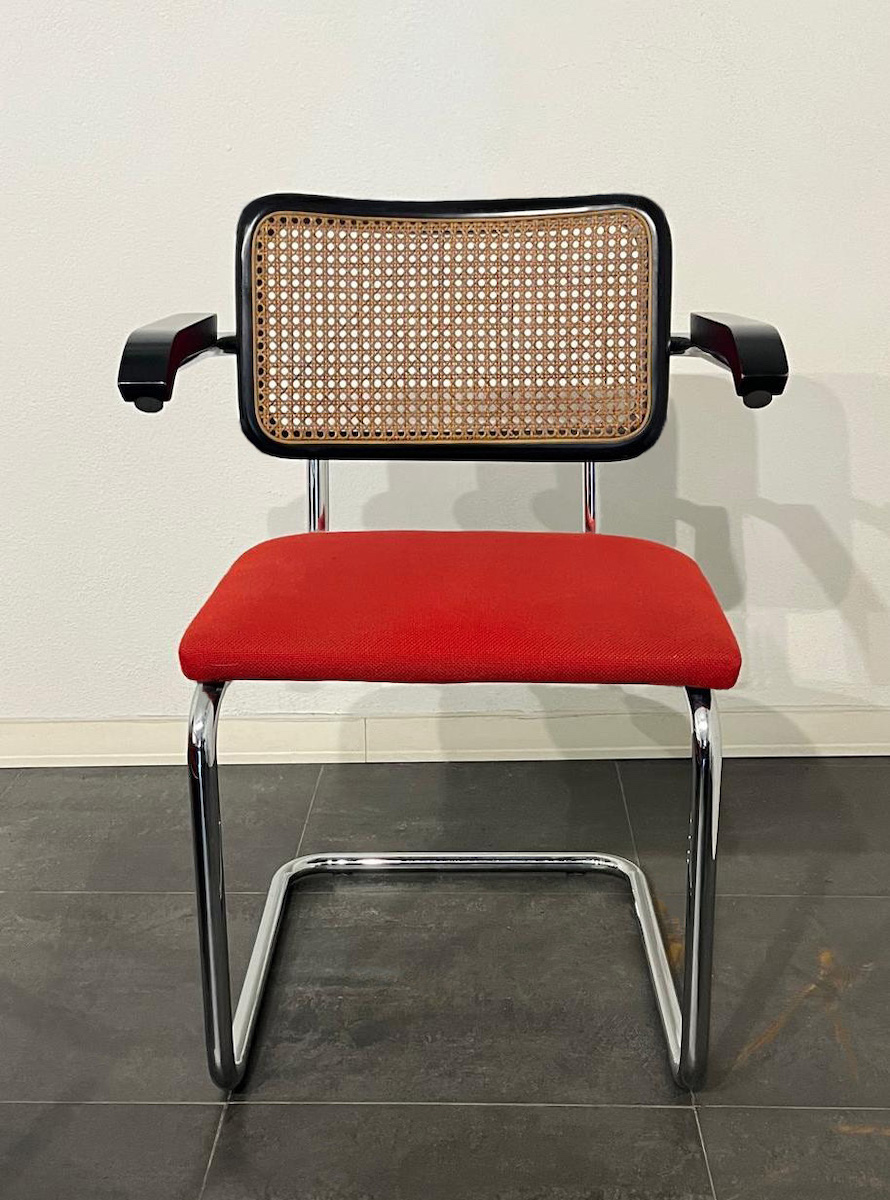 Marcel Breuer - Chaise Cesca avec accoudoirs-Assise recouverte, dossier en paille.
