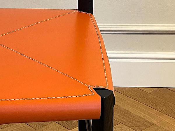 Interprétation Chaise Superleggera détail couture ton sur ton - Hommage à Giò Ponti.