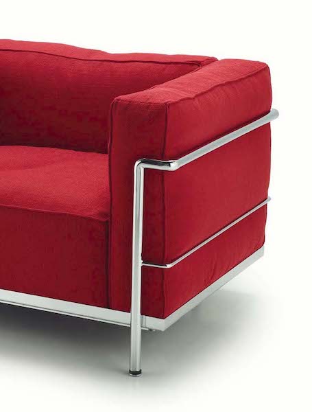Close-up replacement kit: Le Corbusier - Linosa Fabric Grand Mod&egrave;le (LC3) 2-seater sofa.